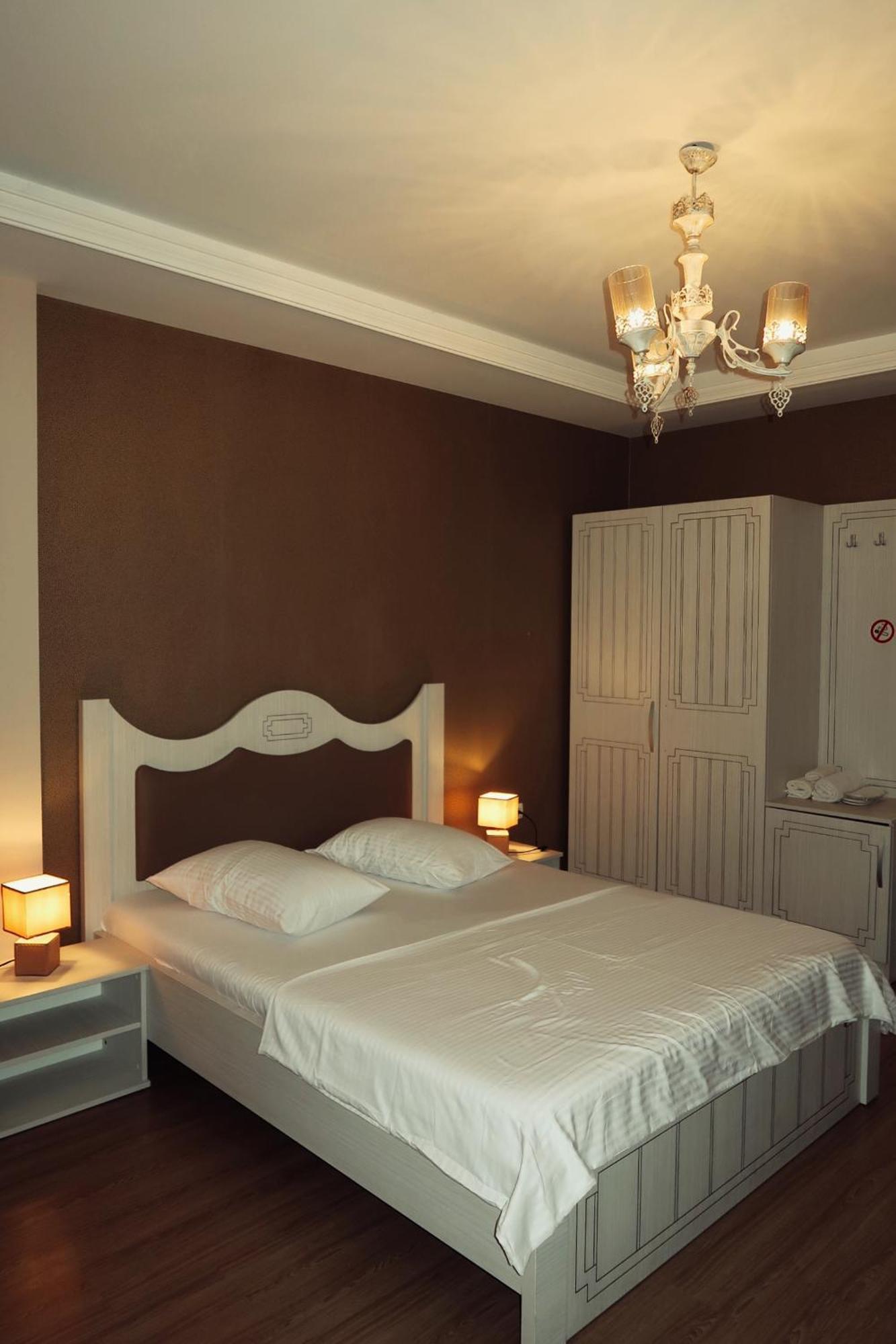 Hotel Antika Peje Extérieur photo