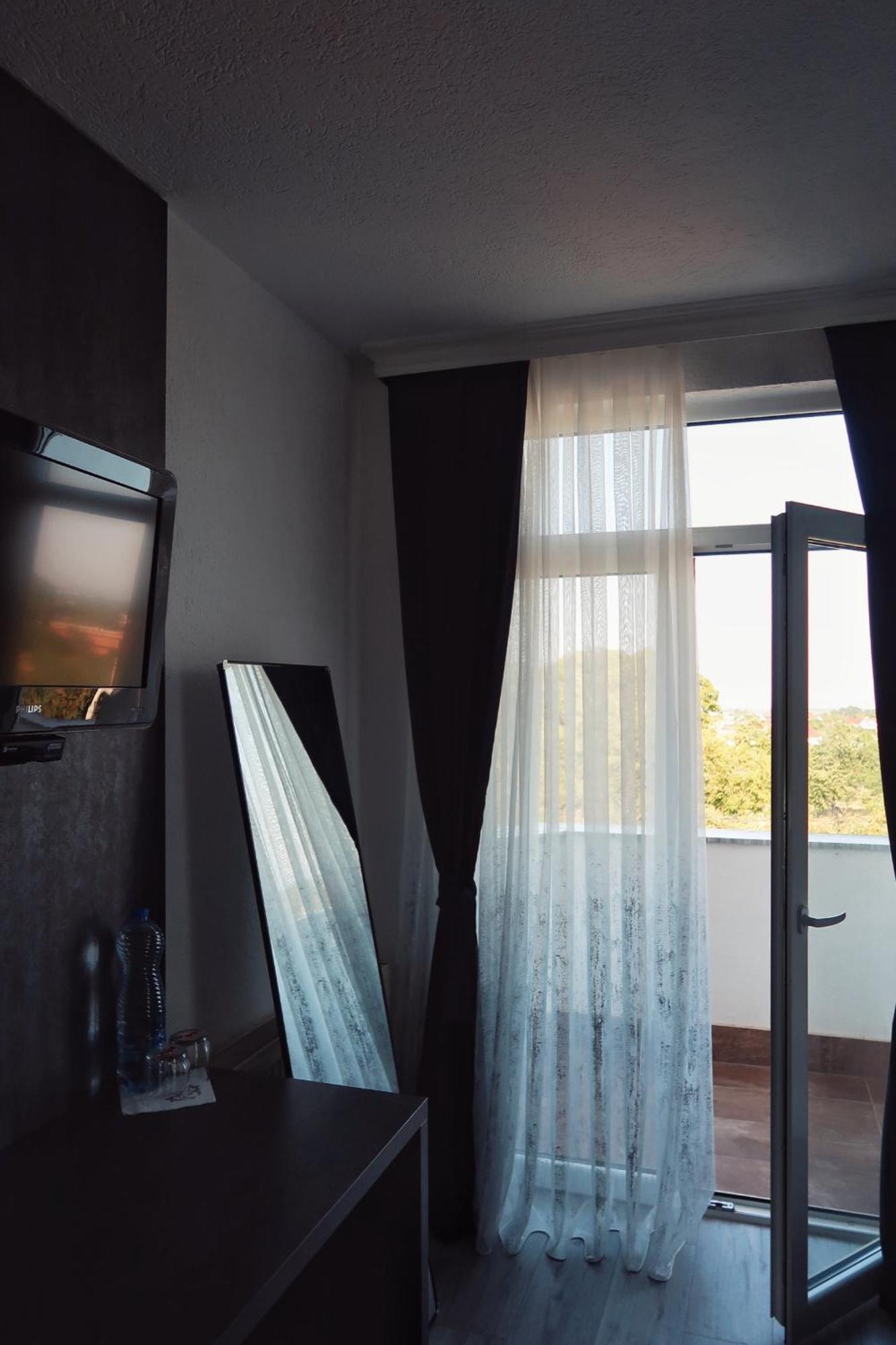 Hotel Antika Peje Extérieur photo
