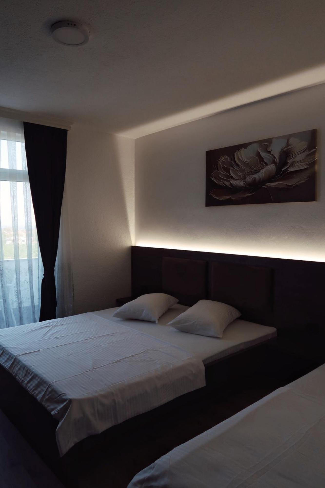 Hotel Antika Peje Extérieur photo